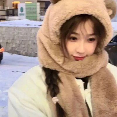 云雾笼罩的山峰